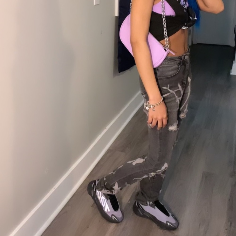 Grey graphic ripped jeans